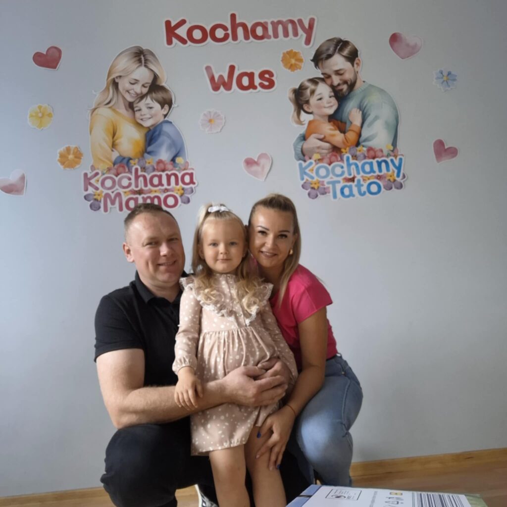 Może być zdjęciem przedstawiającym 4 osoby, dziecko i tekst „Kochamy Was Kochana MaTo Kochany -Tato”